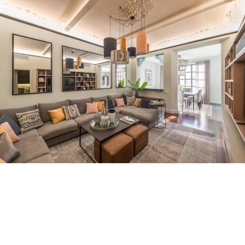 Beautiful 5 BR Flat in Barcelona's Desired Block