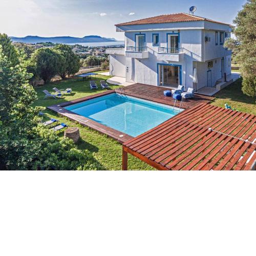 Beautiful 5bedroom villa big pool, close to beach!