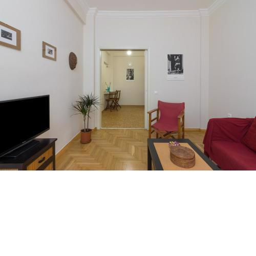 Beautiful And Spacious Apartment For 3