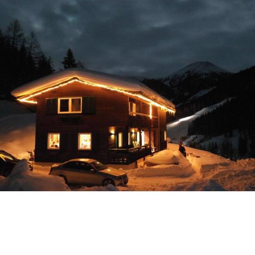 Beautiful and very luxurious chalet in walking and skiing area Innerkrems