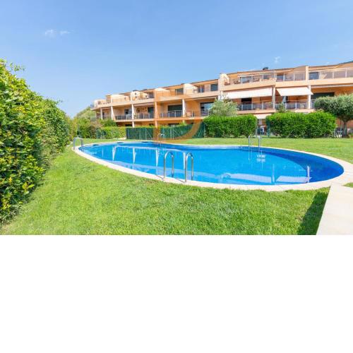 Beautiful apartment for 6 people with pool, parking and wifi - 10 minutes from the beach
