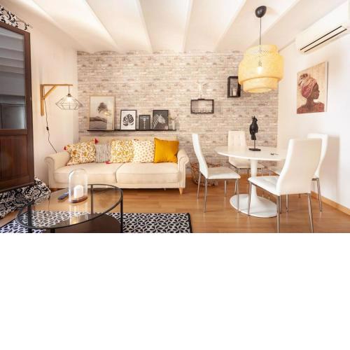 Beautiful Apartment in Abat Street by Batuecas