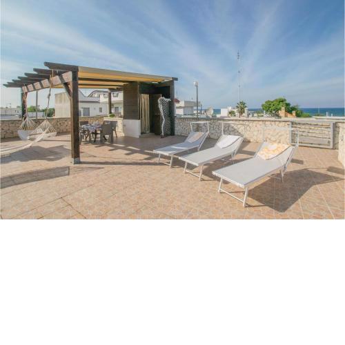 Beautiful apartment in Bari with 3 Bedrooms and WiFi