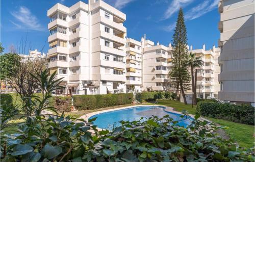 Beautiful apartment in Benalmdena with Outdoor swimming pool, WiFi and 2 Bedrooms