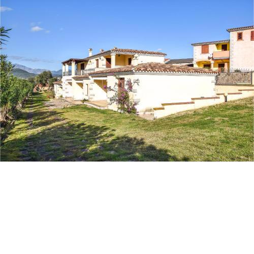 Beautiful apartment in Budoni with WiFi and 2 Bedrooms