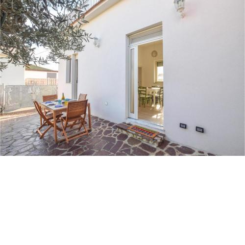 Beautiful apartment in Caminia with 2 Bedrooms