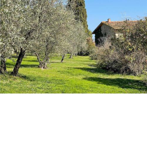 Beautiful apartment in Castelnuovo with Jacuzzi, WiFi and 3 Bedrooms