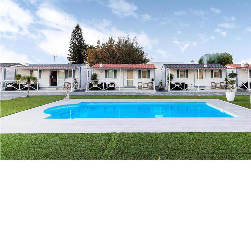Beautiful Apartment In Chipiona With Outdoor Swimming Pool, Wifi And 2 Bedrooms