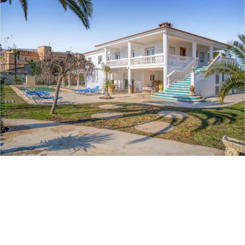 Beautiful Apartment In Denia With Outdoor Swimming Pool, Wifi And 2 Bedrooms