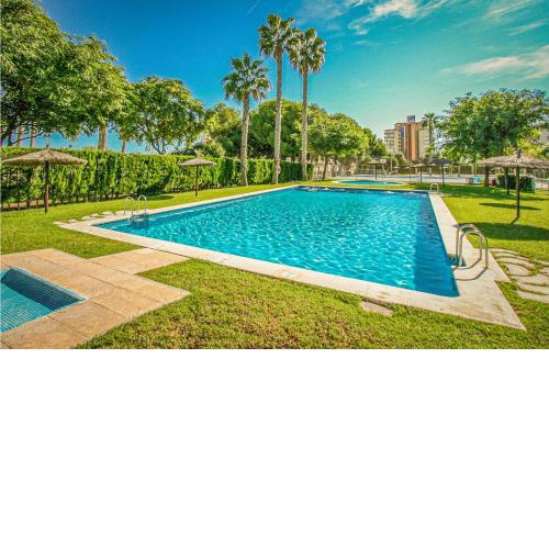 Beautiful Apartment In El Campello With 3 Bedrooms, Wifi And Swimming Pool