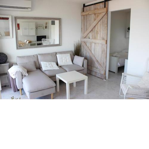 Beautiful apartment in front of beach, pool, view