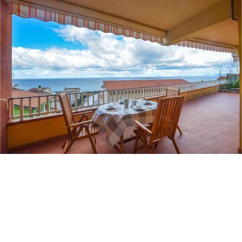 Beautiful apartment in Gliaca di Piraino with 2 Bedrooms