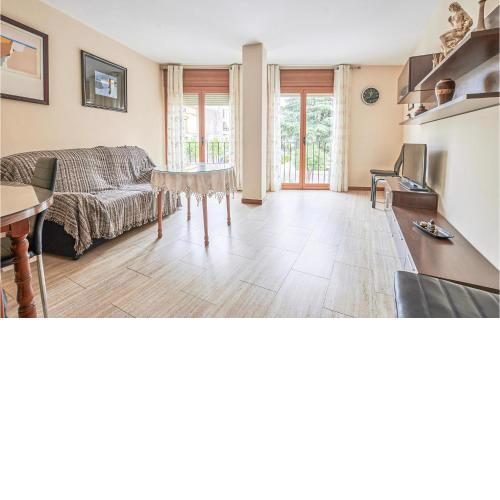 Beautiful apartment in Luque with WiFi and 2 Bedrooms