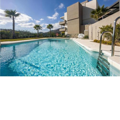 Beautiful Apartment In Mijas Costa With Outdoor Swimming Pool, Wifi And 3 Bedrooms
