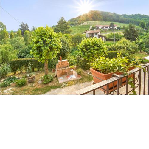 Beautiful apartment in Monforte D'Alba with 1 Bedrooms