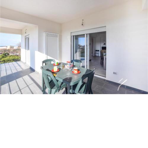 Beautiful apartment in Nicotera Marina with WiFi and 2 Bedrooms