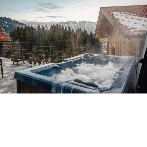 Beautiful apartment in Niederndorferberg with Jacuzzi, WiFi and 1 Bedrooms