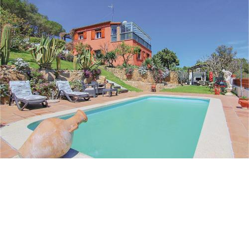 Beautiful apartment in Palams with 3 Bedrooms, WiFi and Outdoor swimming pool
