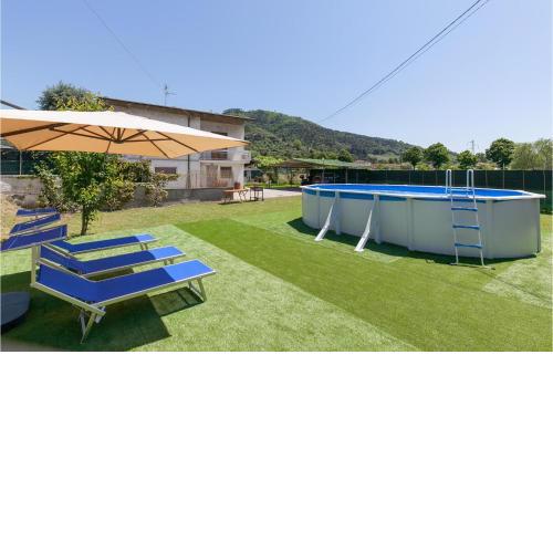 Beautiful apartment in Piano di Mommio with 3 Bedrooms, WiFi and Outdoor swimming pool