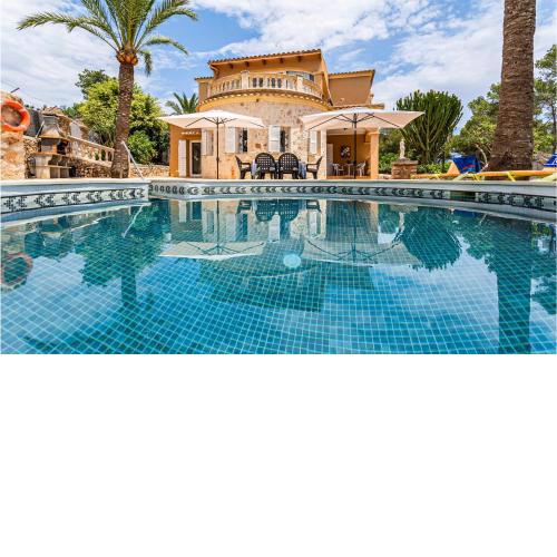 Beautiful apartment in Porto Petro with 3 Bedrooms and Outdoor swimming pool