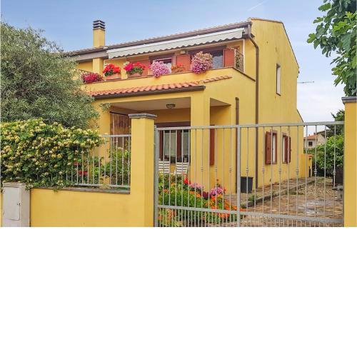 Beautiful apartment in Riola Sardo with WiFi and 2 Bedrooms