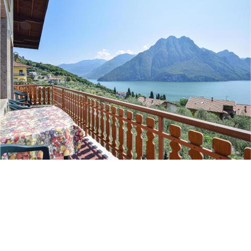 Beautiful apartment in Riva di Solto with 3 Bedrooms and WiFi