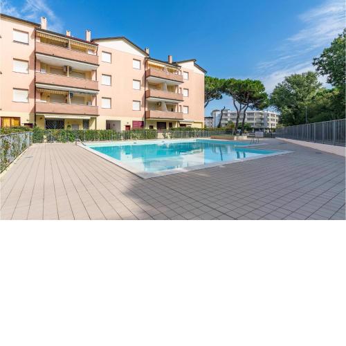 Beautiful apartment in Rosolina Mare with 2 Bedrooms, Outdoor swimming pool and WiFi