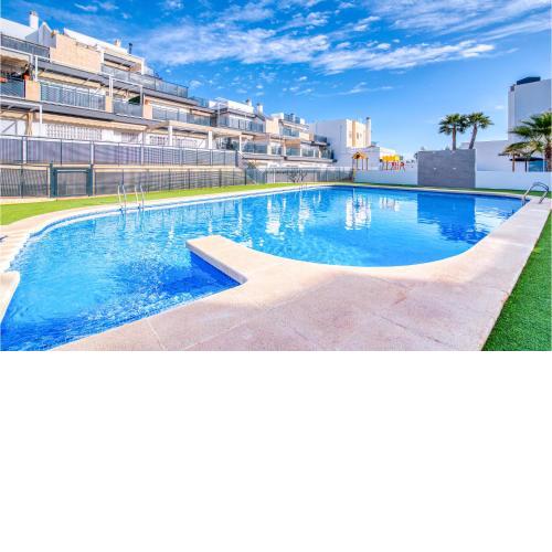 Beautiful Apartment In Santa Pola With 3 Bedrooms, Wifi And Swimming Pool