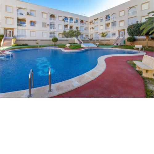 Beautiful apartment in Torrevieja with Outdoor swimming pool, WiFi and 2 Bedrooms