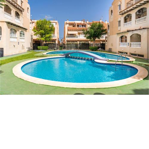 Beautiful apartment in Torrevieja with Outdoor swimming pool, WiFi and 2 Bedrooms