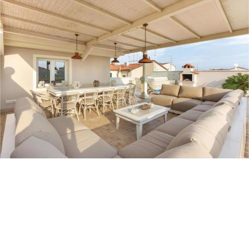 Beautiful apartment in Viareggio with 3 Bedrooms, Jacuzzi and Sauna
