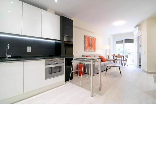 Beautiful Apartment next to Santiago Bernabeu by Batuecas
