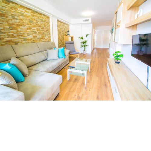 Beautiful apartment recently renovated with wifi and A c