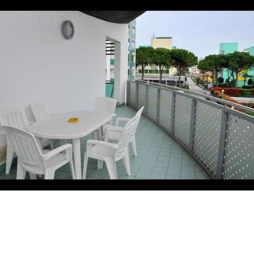 Beautiful Apartment with Balcony near the beach - By Beahost Rentals