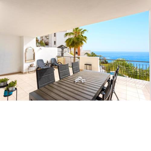 Beautiful apartment with stunning sea views and a large terrace!