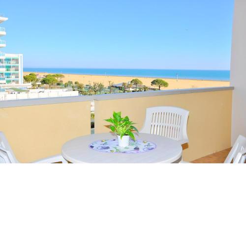 Beautiful apartment with terrace and swimming pool in Bibione no678