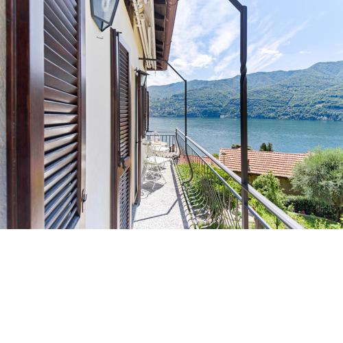 Beautiful APT overlooking the lake - Unique vintage decor and music memories
