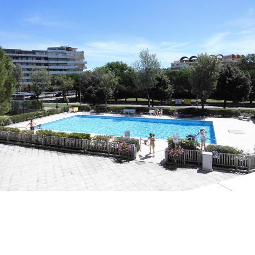 Beautiful Beachfront Apartment with Swimming Pool - Great Location by Beahost