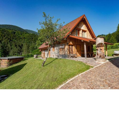 Beautiful chalet in Comeglians with private terrace