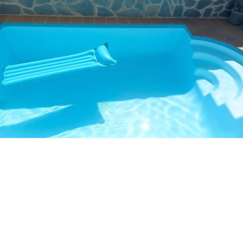 Beautiful comfortable property Private pool with FREE HEATING Hot tub WIFI Full Kitchen air conditioning Mosquito blinds Brick BBQ