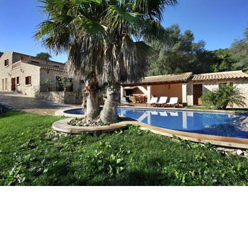 Beautiful country house with pool located in a privileged environment