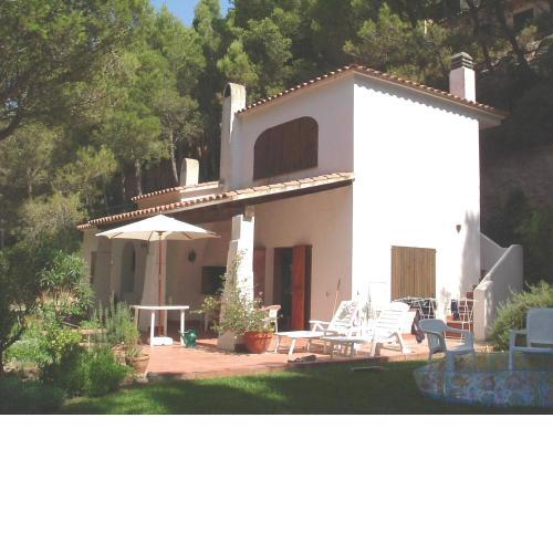 Beautiful detached villa close to sandy beach, shops and restaurants