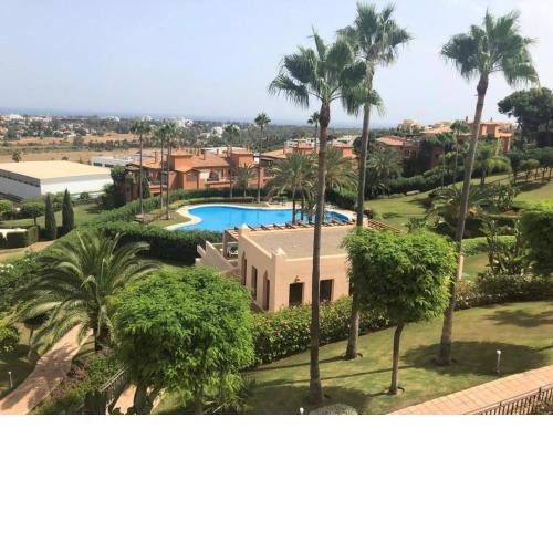 Beautiful flat near golf courses with sea views