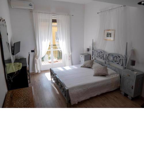Beautiful floral apartment on Navigli