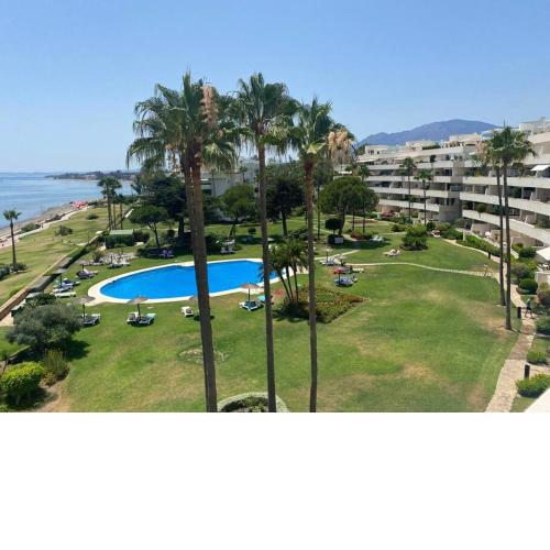Beautiful front-line beach apartment in Estepona.