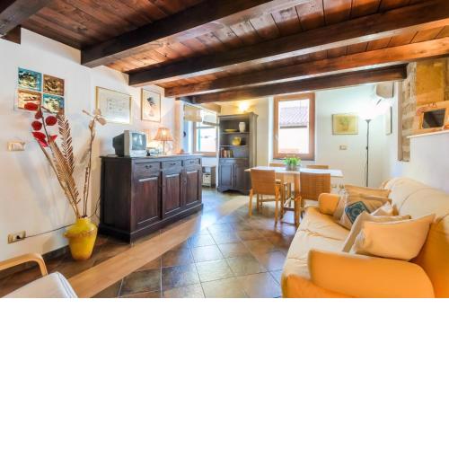 Beautiful historical attic EMERALD in Alghero Old Town near beach