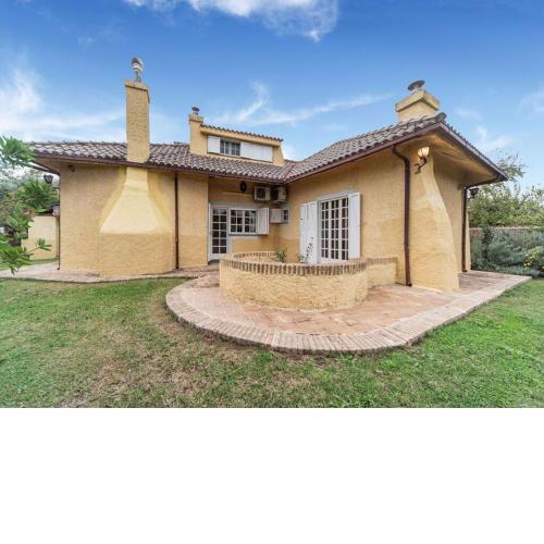 Beautiful Holiday Home in Ardea with Garden