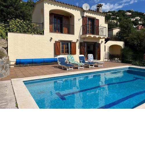 Beautiful holiday home in Calonge with private pool