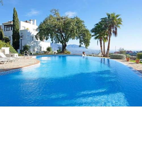 Beautiful holiday home in Marbella with shared pool