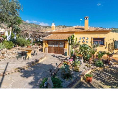 Beautiful Holiday Home in Villanueva de la Concepción with Garden